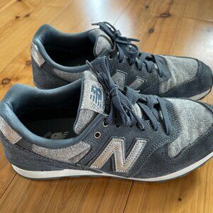 New Balance Women's Sneakers Dark & Light Gray w/ Herringbone Pattern Size 7.5